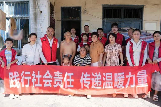 安逸无忧集团开展东坡残疾群众关爱慰问行动