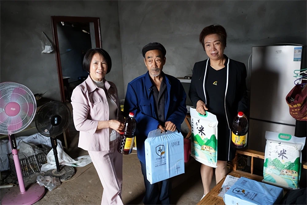暖心扶残助困 彰显企业大爱 安逸无忧开展公益慰问行动
