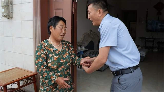 践行公益担使命 安逸无忧集团帮扶眉山困难残疾家庭