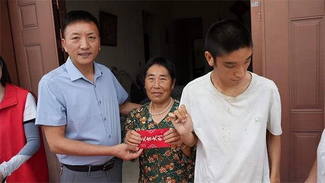 践行公益担使命 安逸无忧集团帮扶眉山困难残疾家庭