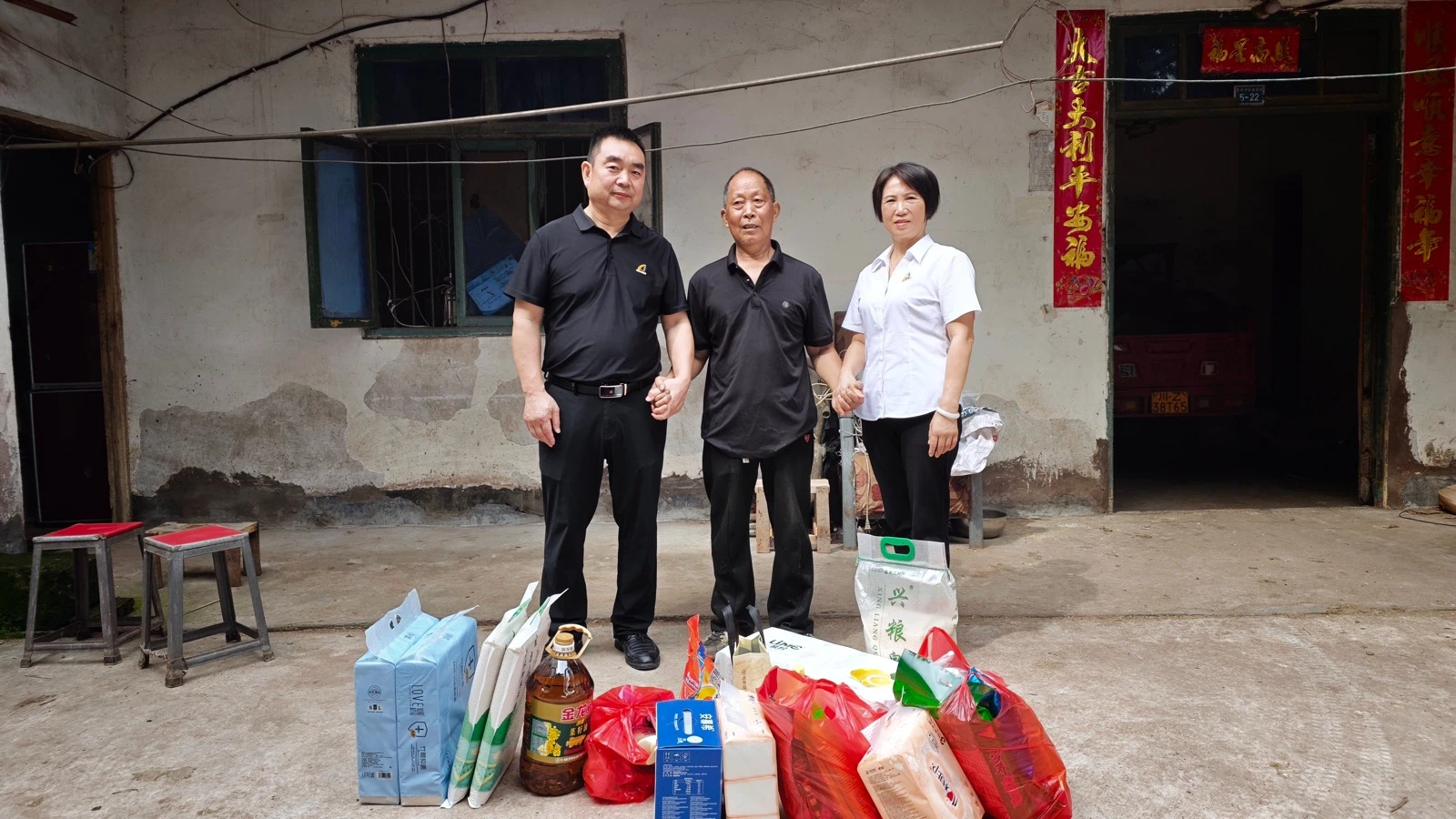 践行企业社会责任 安逸无忧集团赴东坡区慰问困难残疾家庭